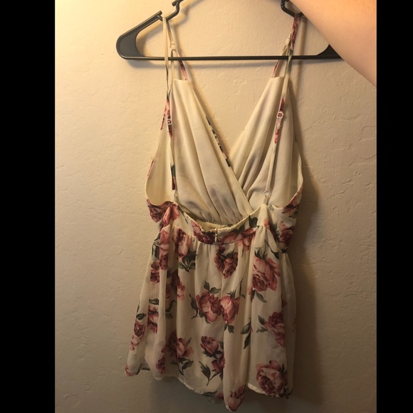 Backless Rose Floral Romper - Picture 3 of 5
